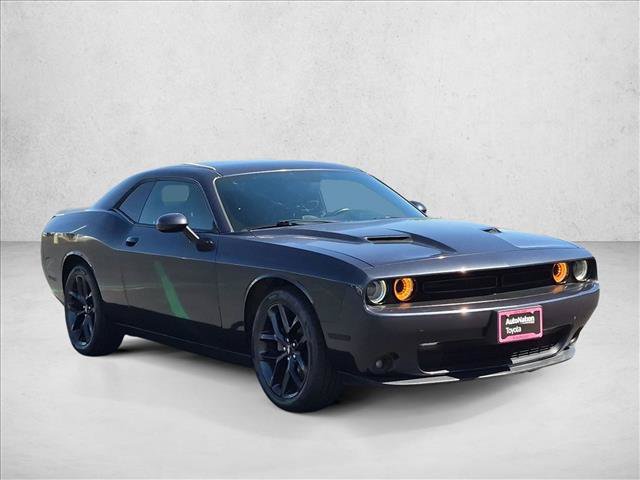 Used 2019 Dodge Challenger SXT w/ Blacktop Package RWD image 3