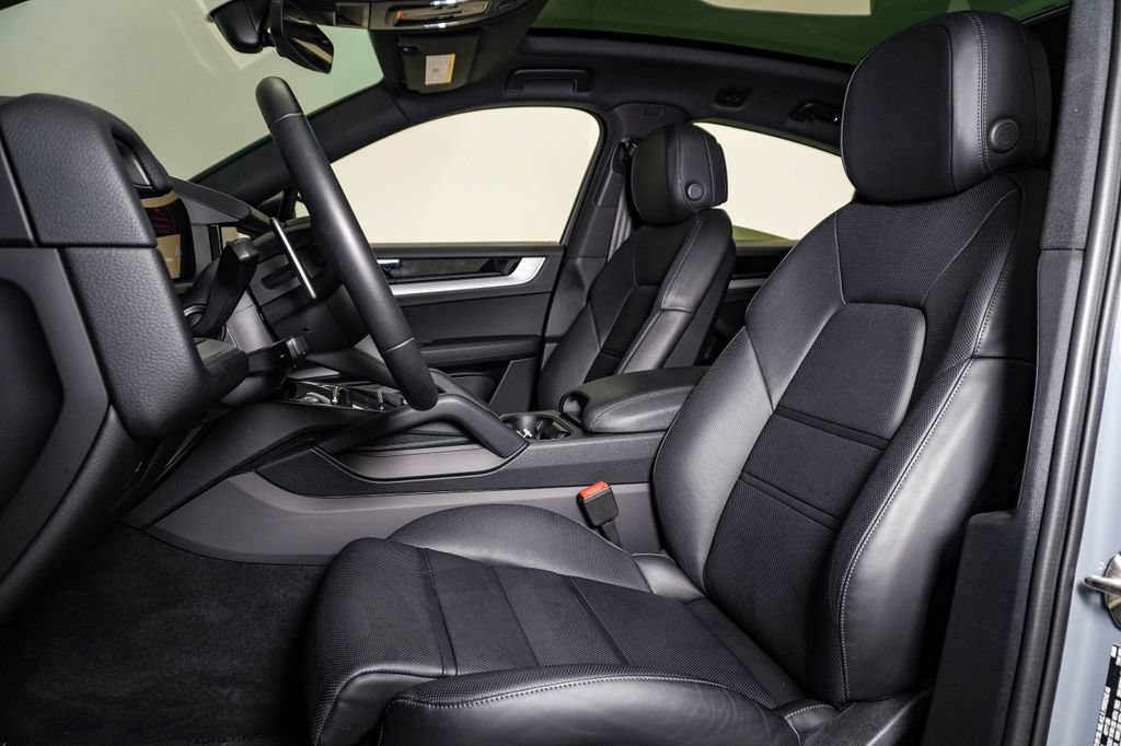 Certified 2025 Porsche Cayenne Coupe AWD/4WD image 5