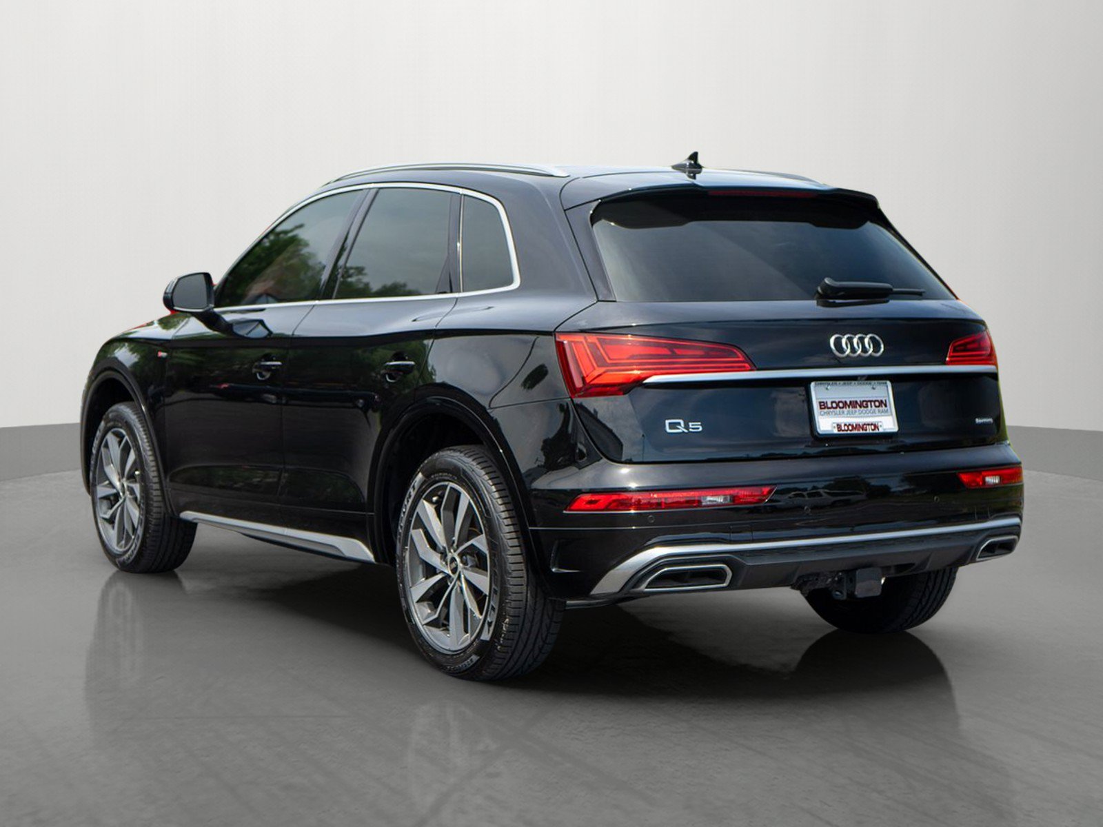 Used 2023 Audi Q5 2.0T Premium Plus w/ Premium Plus Package AWD/4WD image 5