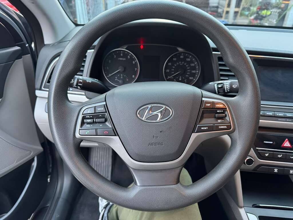 Used 2017 Hyundai Elantra SE FWD image 18