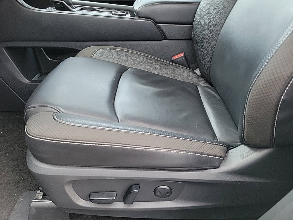 Used 2025 Nissan Pathfinder SL