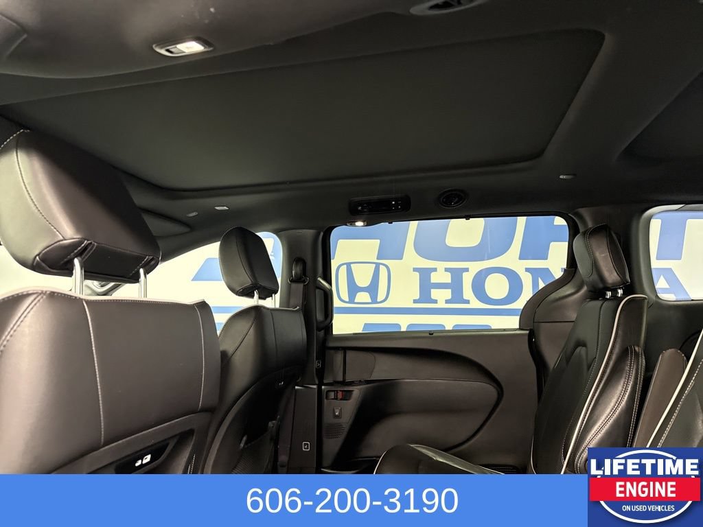 Used 2025 Chrysler Pacifica Limited FWD image 15
