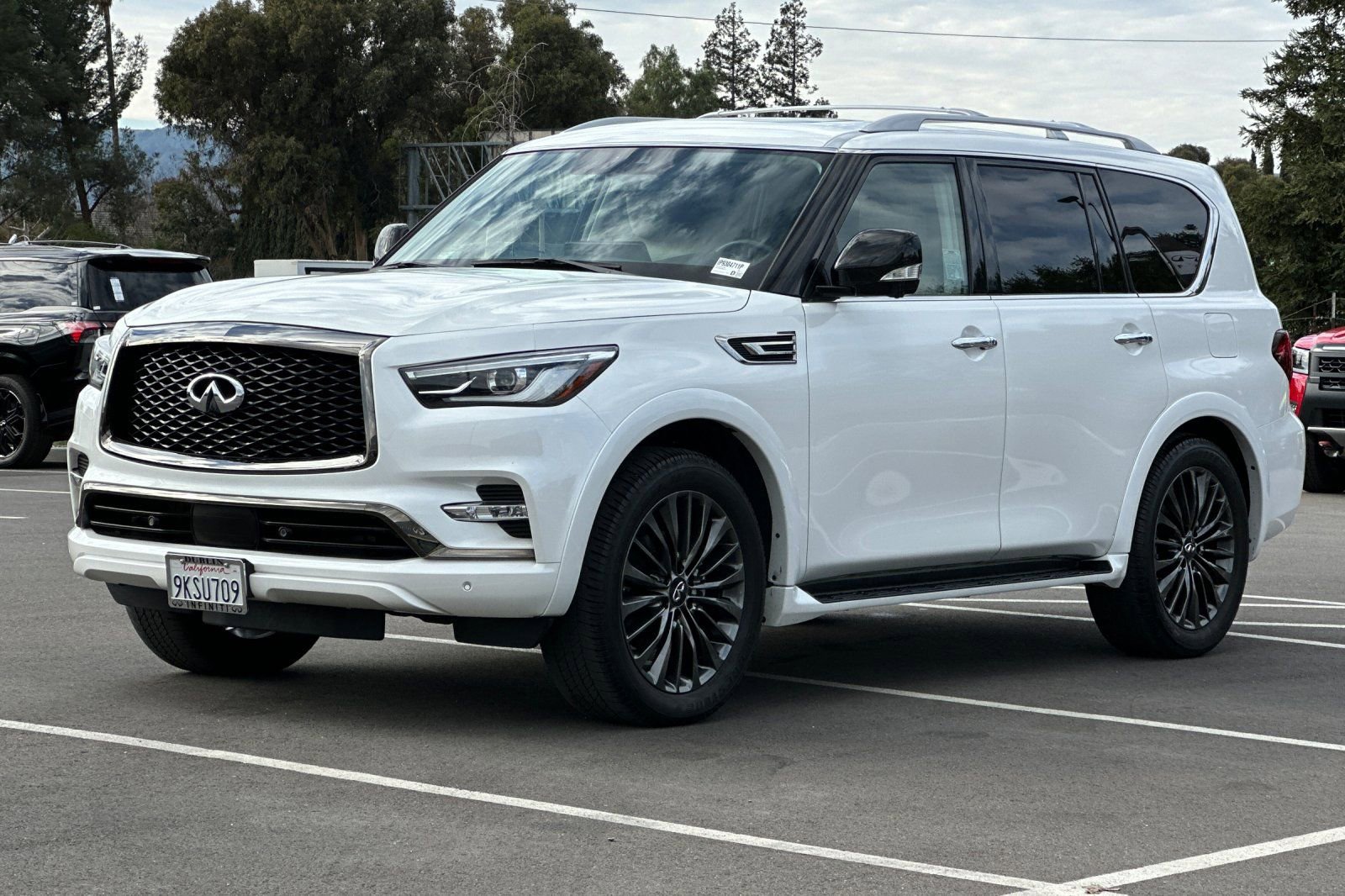 Certified 2023 INFINITI QX80 Premium Select w/ Cargo Package image 8