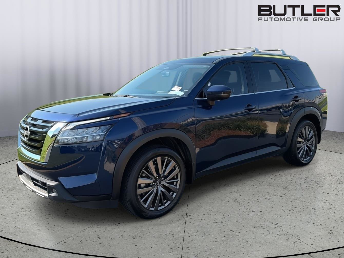 Used 2024 Nissan Pathfinder SL w/ SL Premium Package FWD image 1