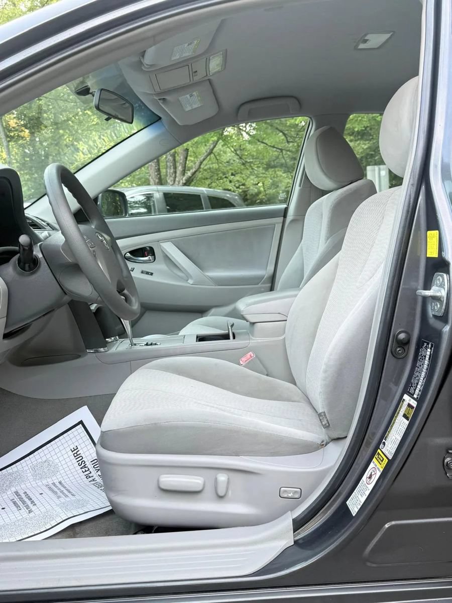 Used 2011 Toyota Camry LE w/ LE Extra-Value Pkg FWD image 11
