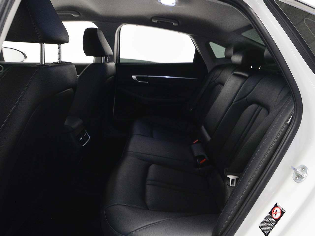 Used 2022 Hyundai Sonata Limited w/ Cargo Package image 8