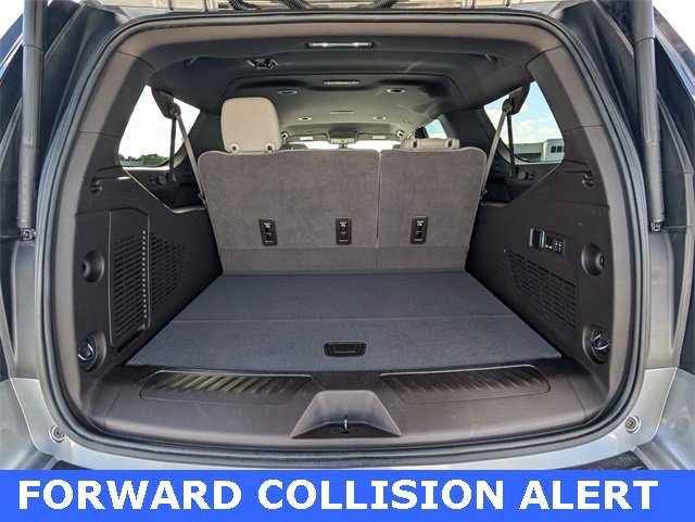 Used 2022 Chevrolet Suburban LT w/ Luxury Package image 9