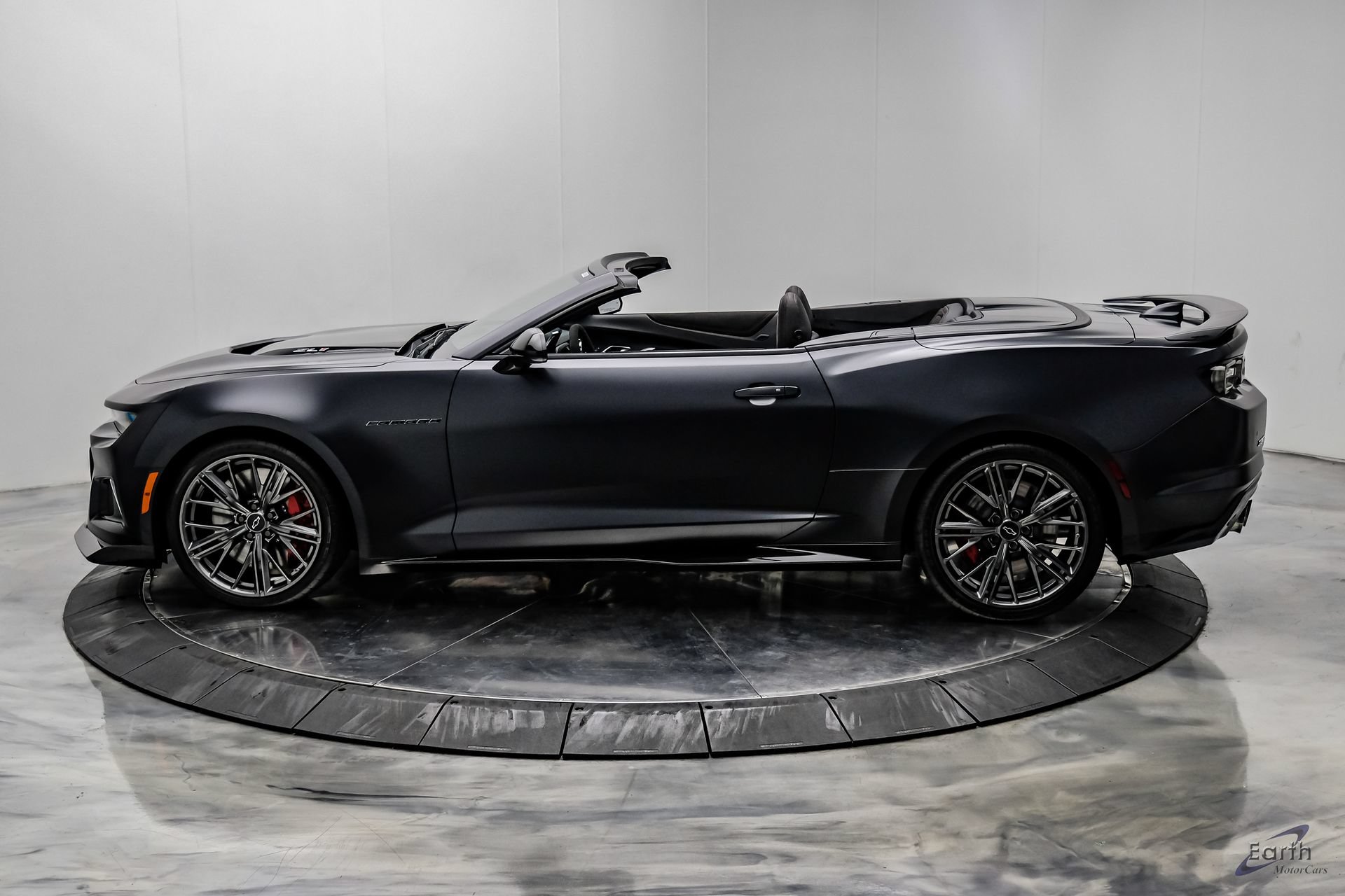 Used 2024 Chevrolet Camaro ZL1 RWD image 8