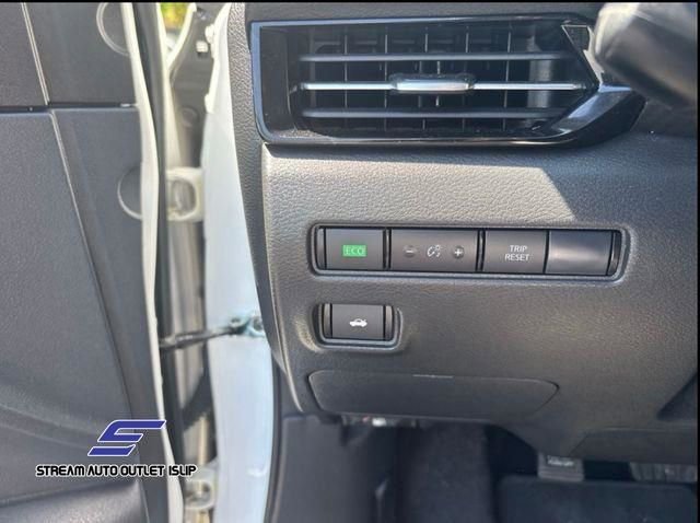 Used 2023 Nissan Sentra SR w/ Electronics Package image 29