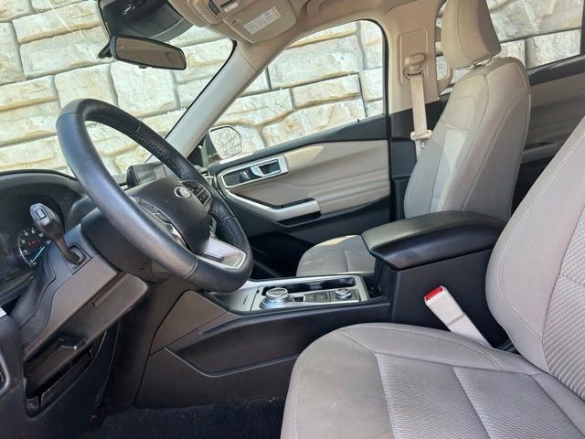 Used 2023 Ford Explorer XLT AWD/4WD image 8