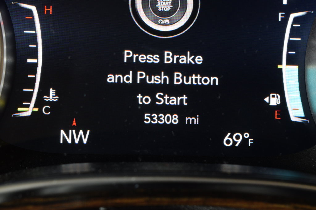 Used 2023 Chrysler Pacifica Limited AWD/4WD image 6
