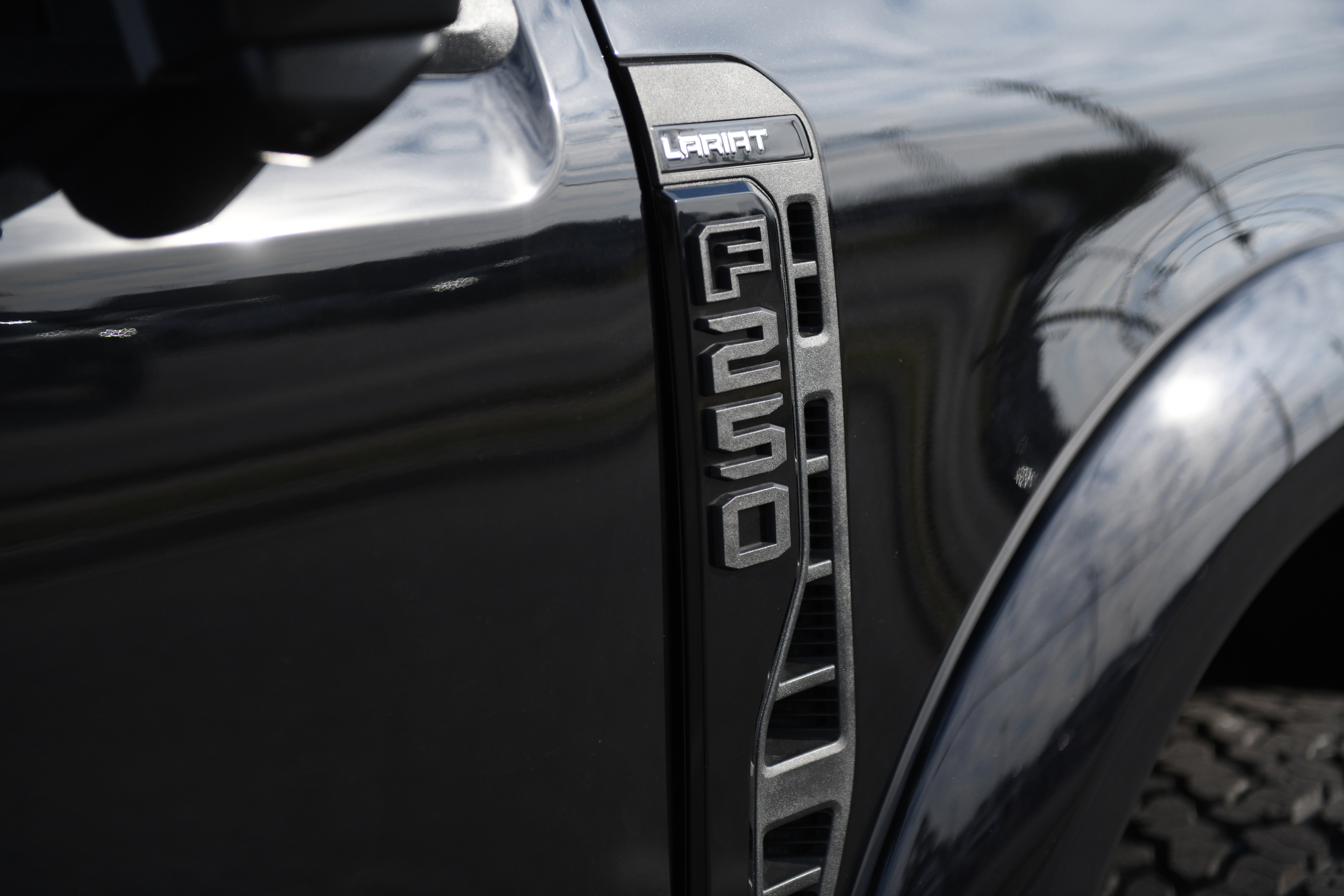 New 2026 Ford F250 Lariat w/ Black Appearance Package image 10