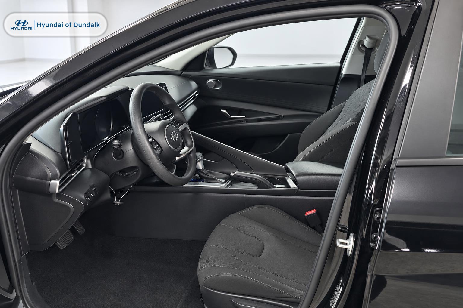 Used 2022 Hyundai Elantra SE FWD image 7