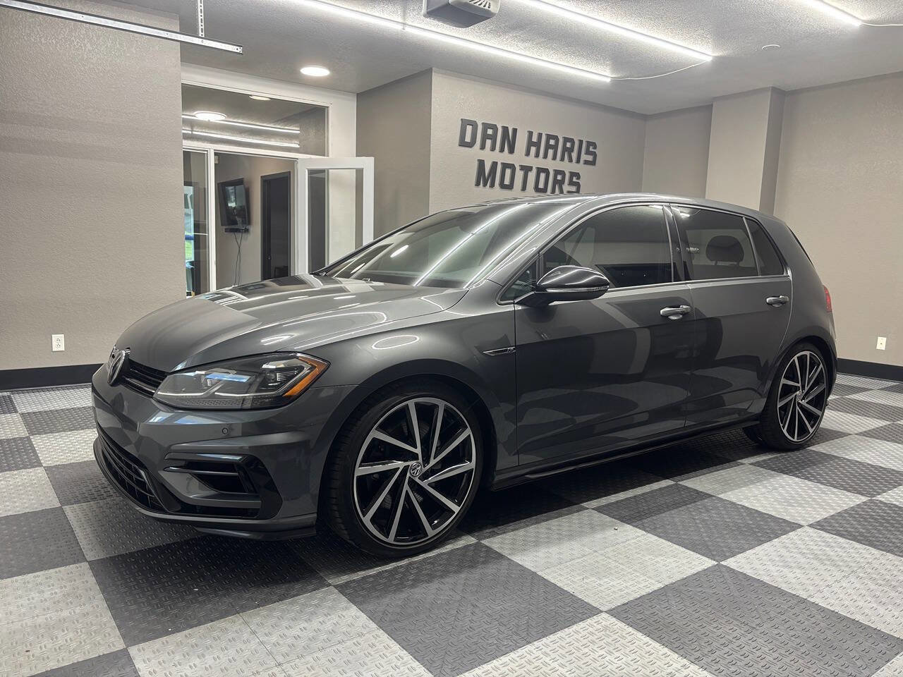 Used 2018 Volkswagen Golf 4-Door AWD/4WD image 3