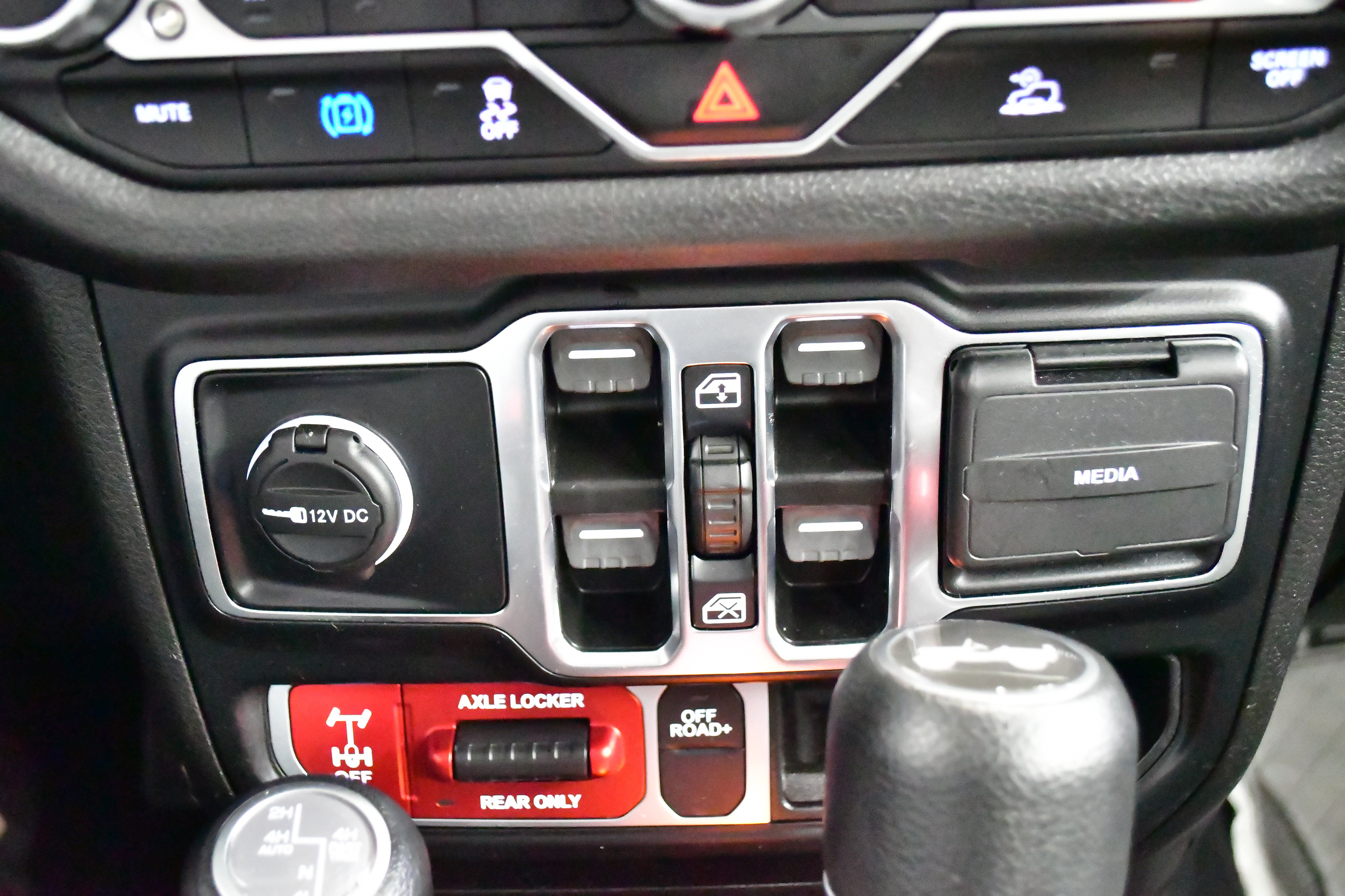 Used 2024 Jeep Wrangler Unlimited AWD/4WD image 27