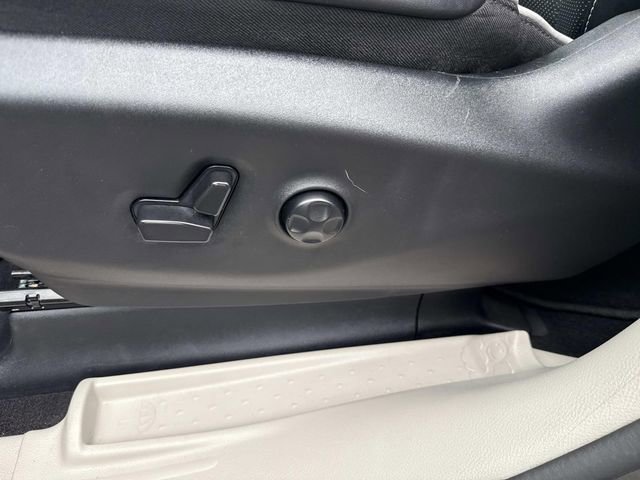 Used 2023 Chrysler Pacifica Limited image 24