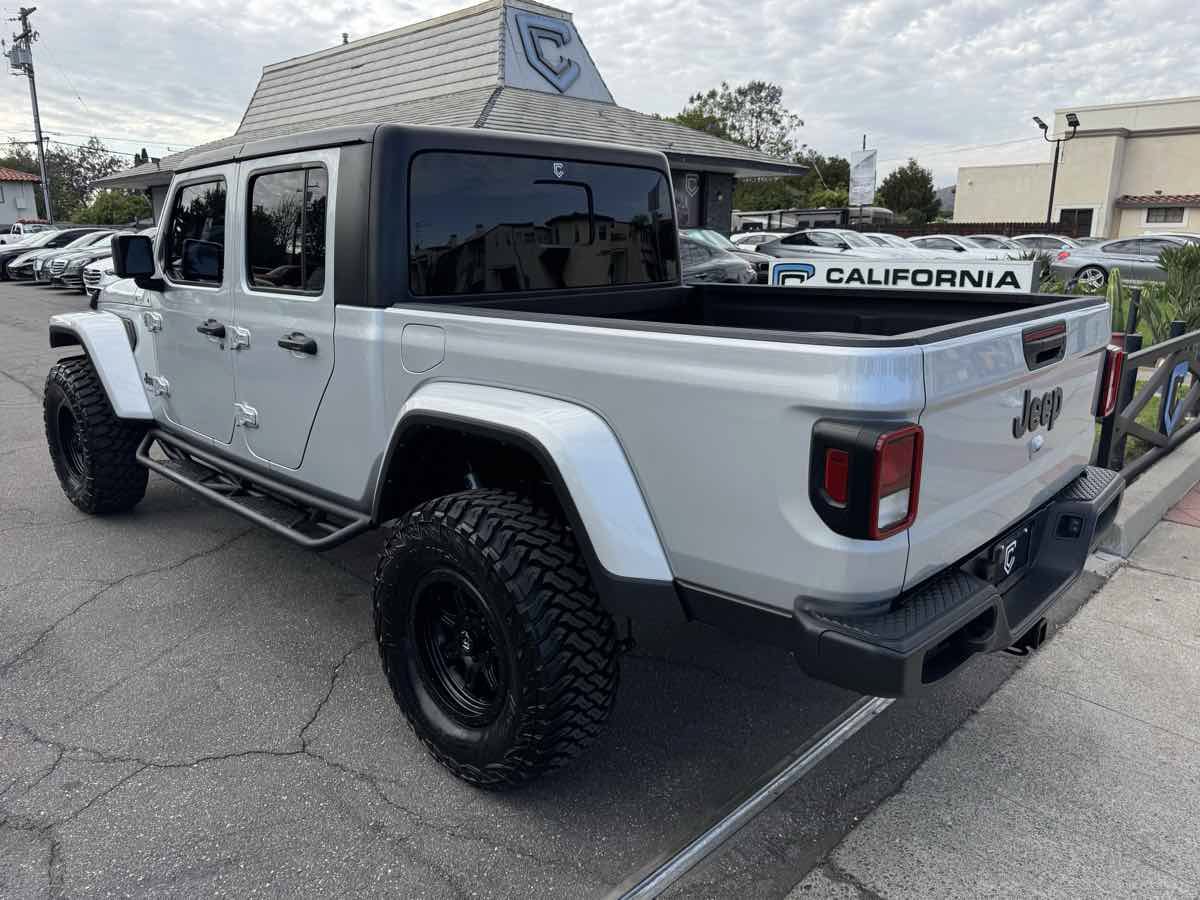 Used 2023 Jeep Gladiator Sport AWD/4WD image 3