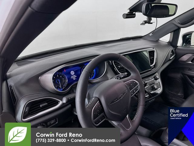 Used 2025 Chrysler Pacifica Select AWD/4WD image 11