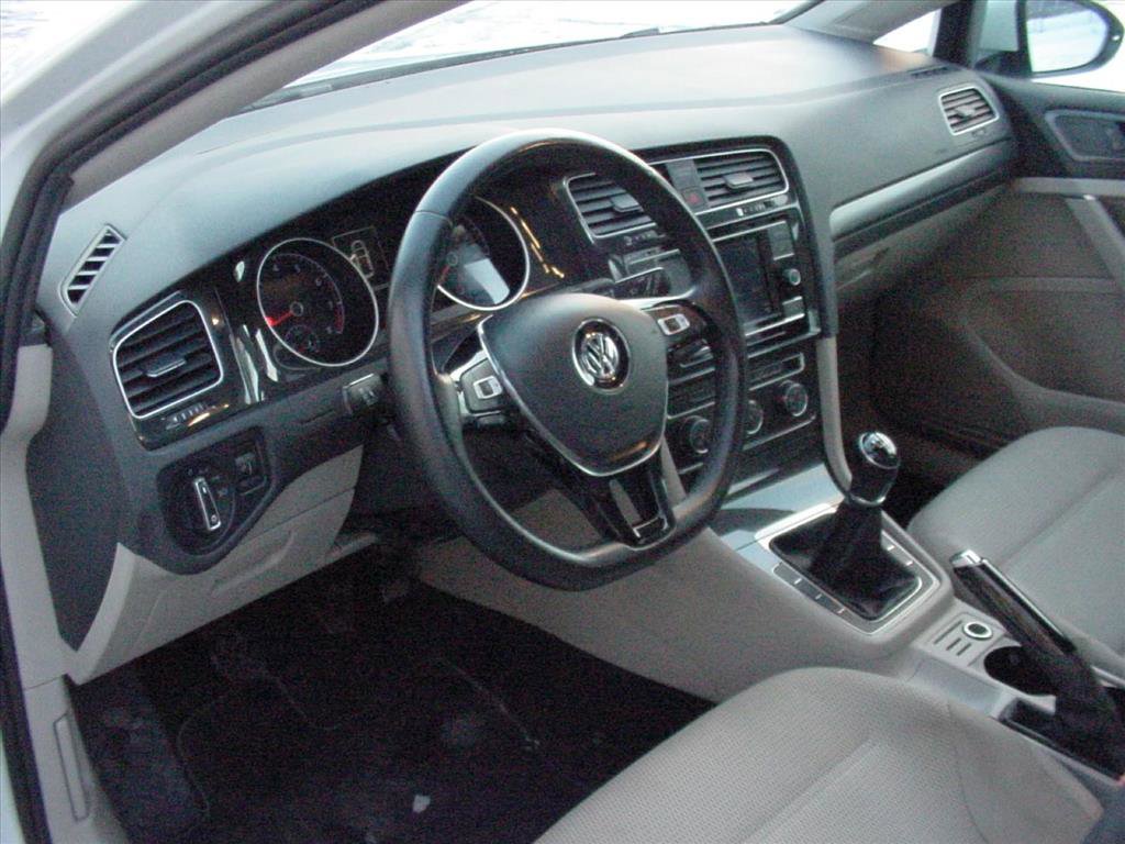 Used 2019 Volkswagen Golf S image 16