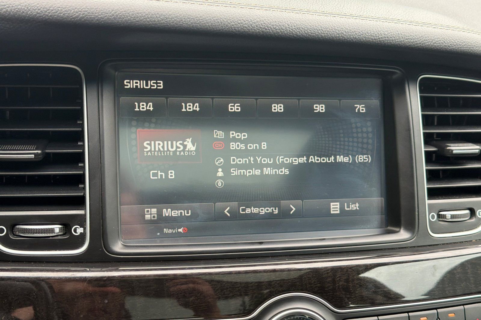 Used 2015 Kia Cadenza Premium w/ Luxury Package FWD image 17