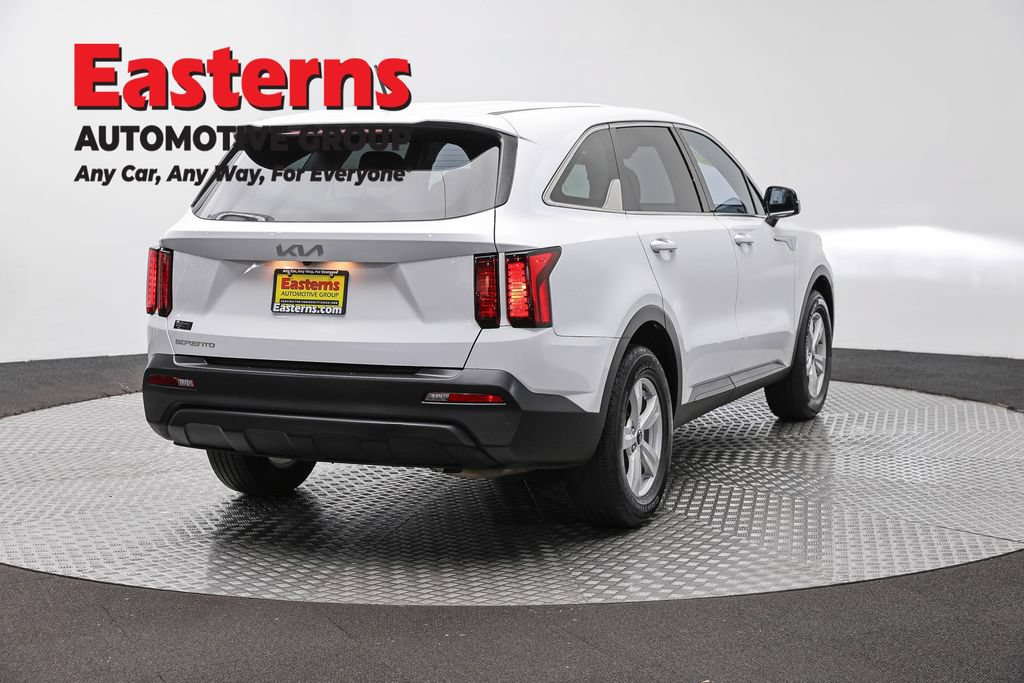 Used 2023 Kia Sorento LX FWD image 6