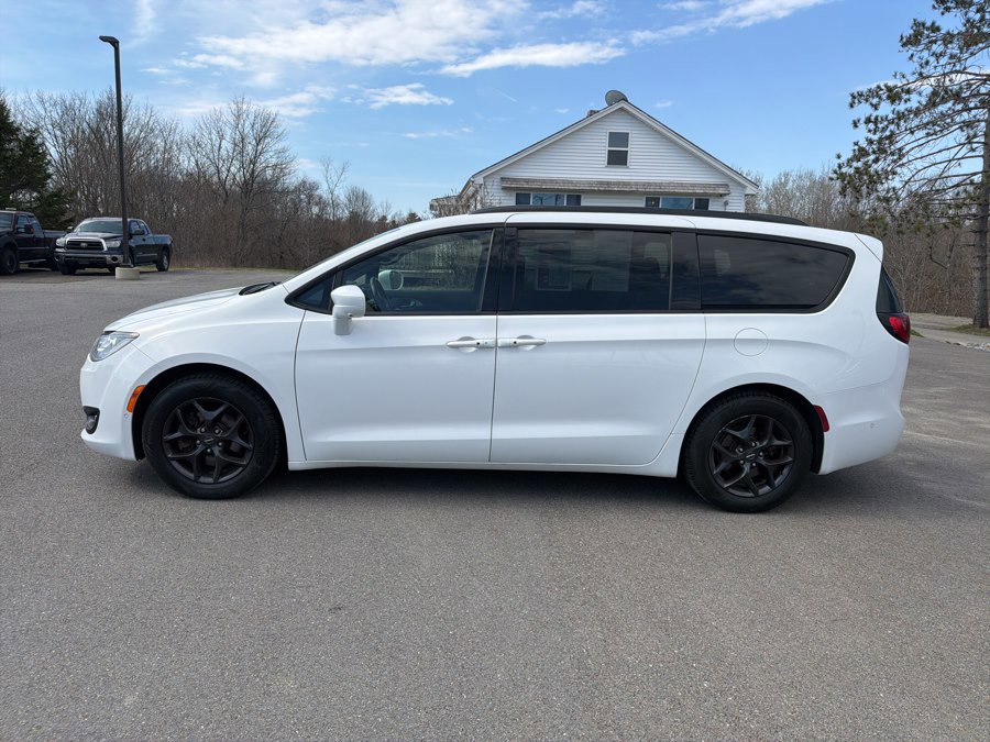 Used 2019 Chrysler Pacifica Touring-L Plus w/ Advanced Safetytec Group FWD image 2