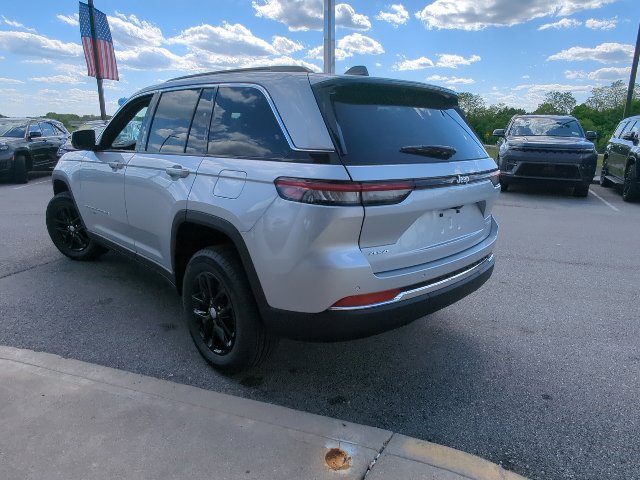 New 2026 Jeep Grand Cherokee Laredo X AWD/4WD image 27