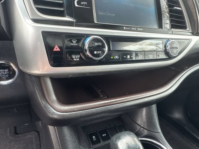 Used 2018 Toyota Highlander XLE FWD image 17