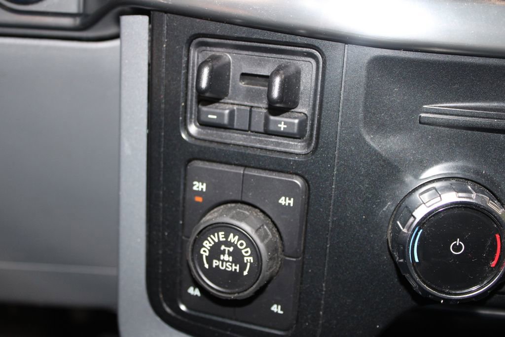 Used 2023 Ford F150 Lariat w/ Max Trailer Tow Package image 32