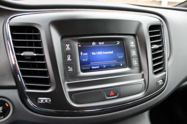 Used 2015 Chrysler 200 S FWD image 18