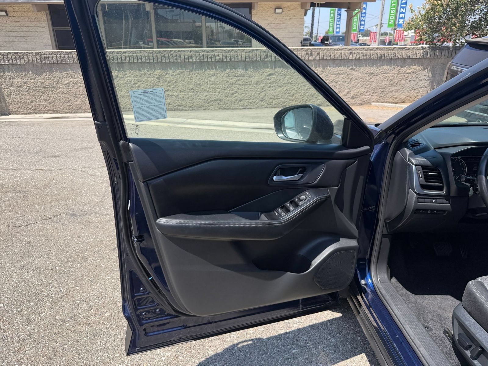 Used 2025 Nissan Rogue SV FWD image 18