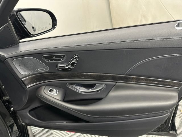 Used 2020 Mercedes-Benz S 560 Sedan image 32