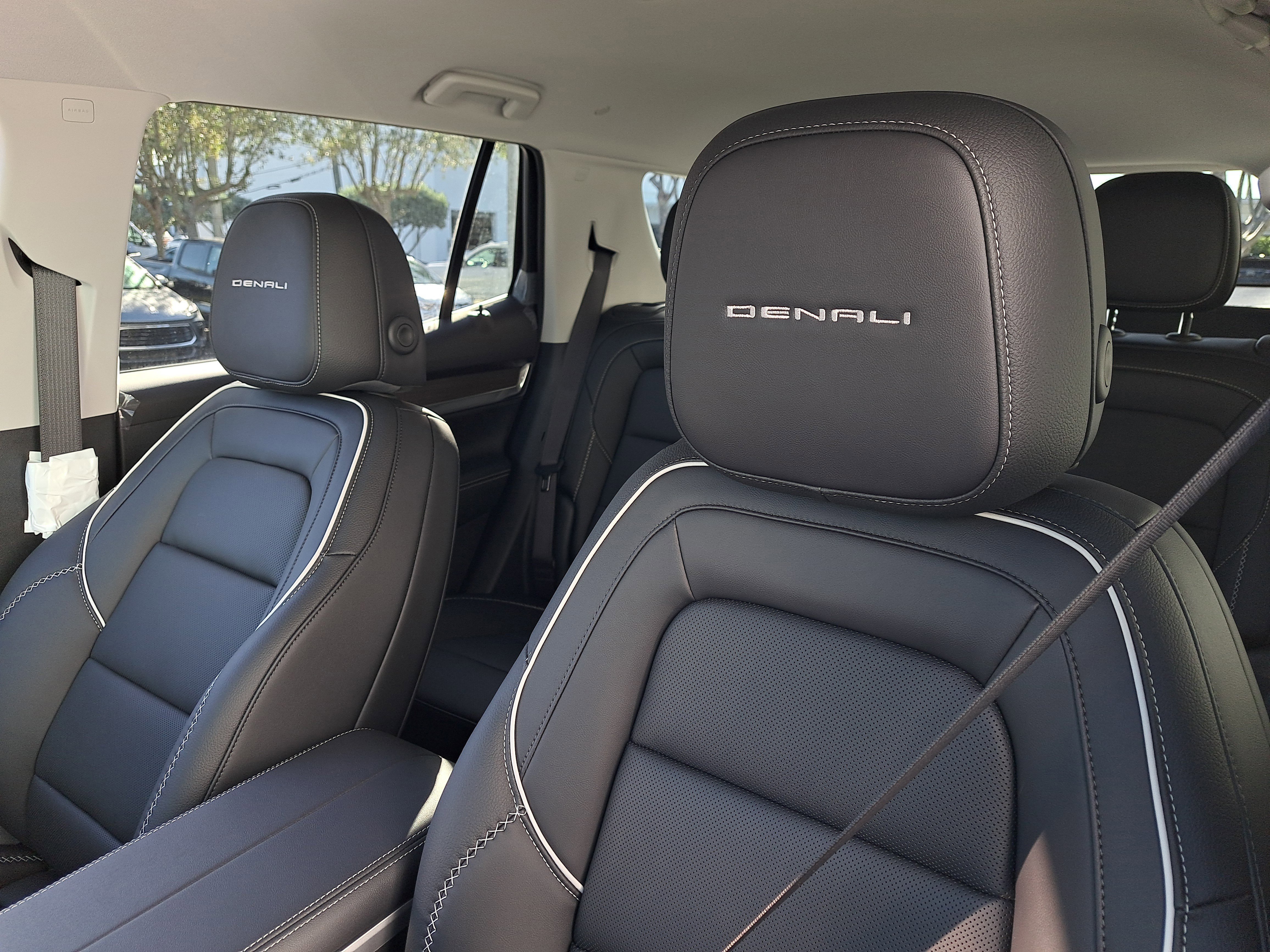 New 2026 GMC Terrain Denali w/ LPO, Black Badging Package image 22