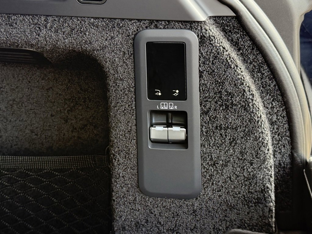 New 2025 Land Rover Range Rover SE image 37