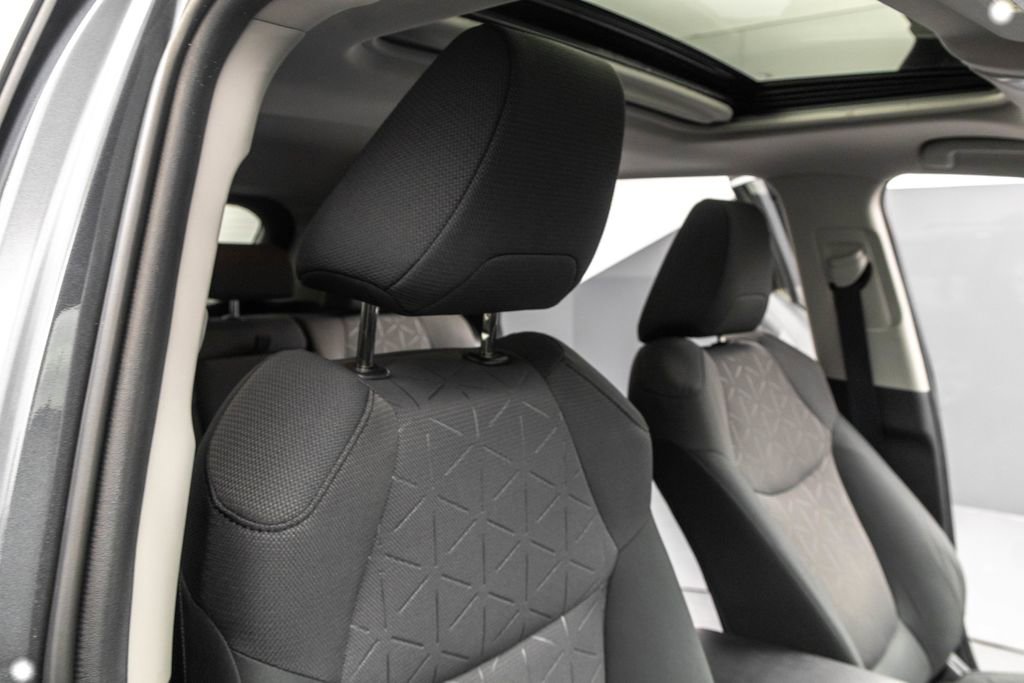 Used 2019 Toyota RAV4 XLE w/ Convenience Package image 33