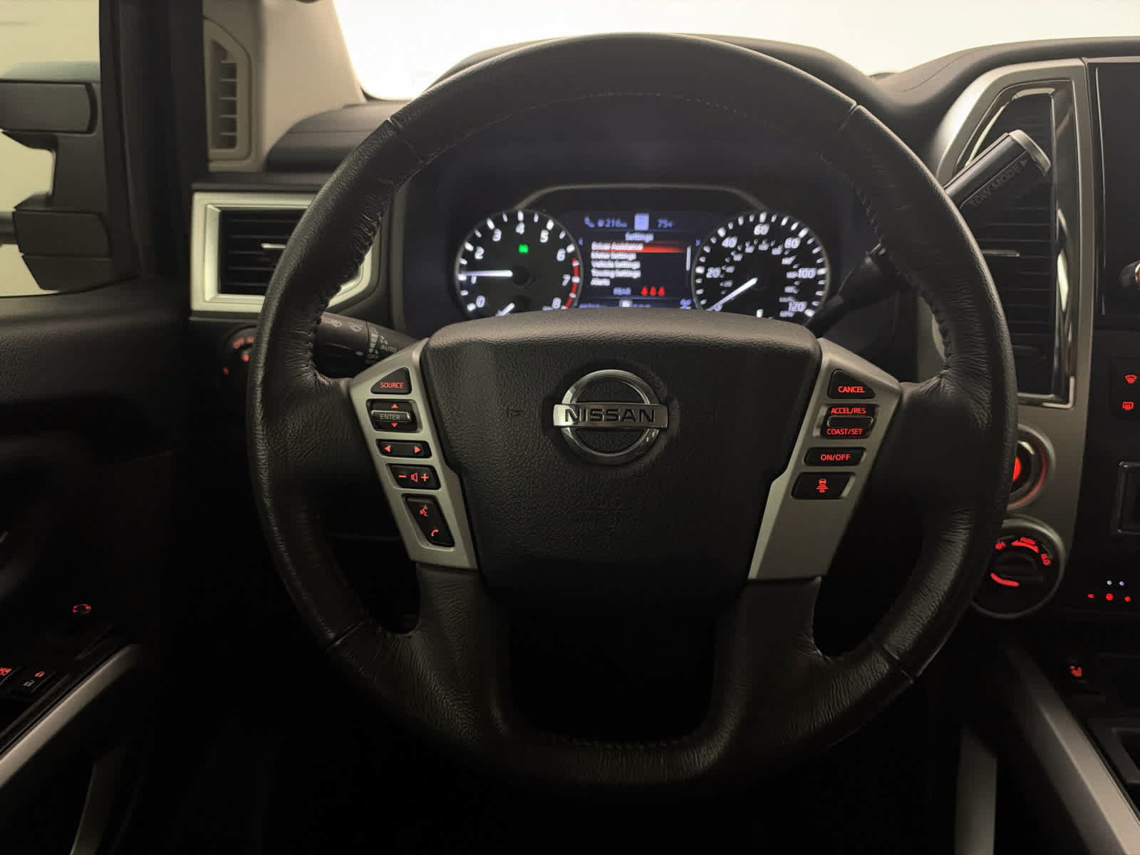 Used 2021 Nissan Titan SV w/ SV Convenience Package AWD/4WD image 17