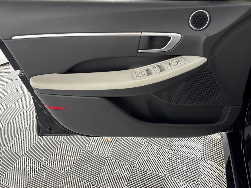 Used 2024 Hyundai Sonata SEL w/ Convenience Package FWD image 12