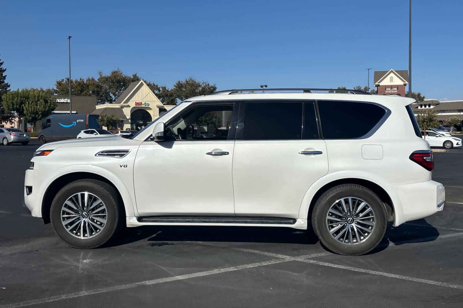 Used 2021 Nissan Armada SV w/ SV Appearance Package RWD image 6
