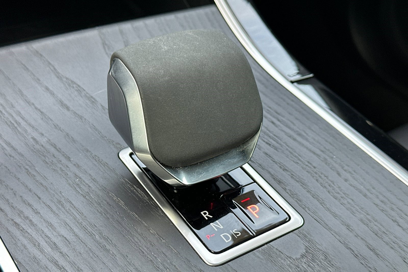 Used 2024 Land Rover Range Rover Evoque Dynamic SE image 24