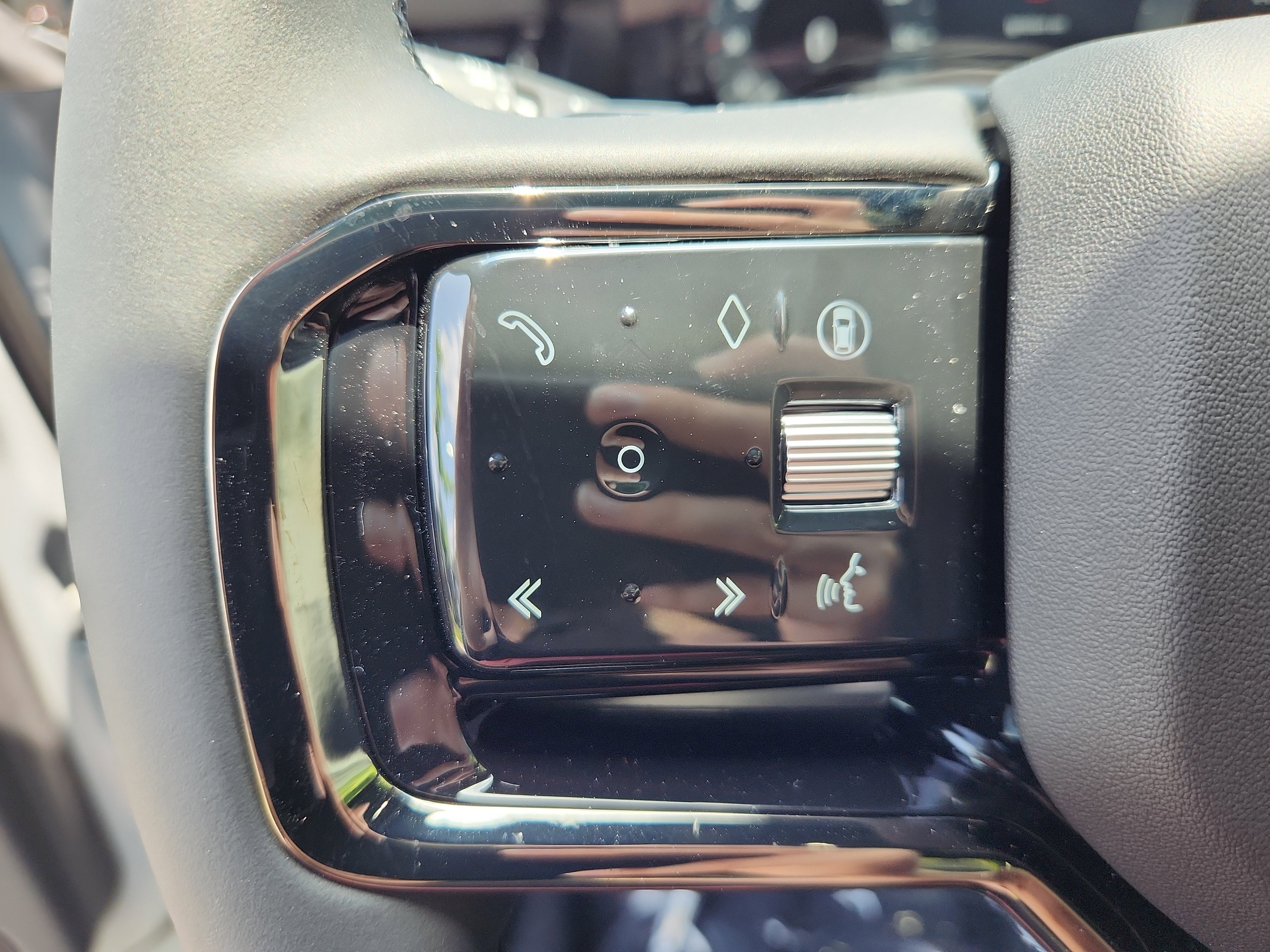 Used 2026 Land Rover Range Rover Evoque S image 19