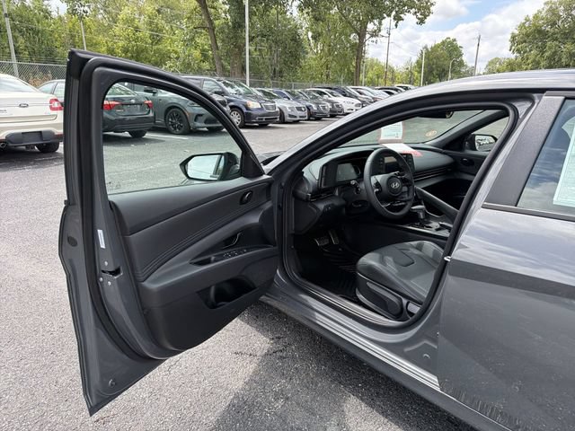 New 2026 Hyundai Elantra SEL Sport FWD image 17