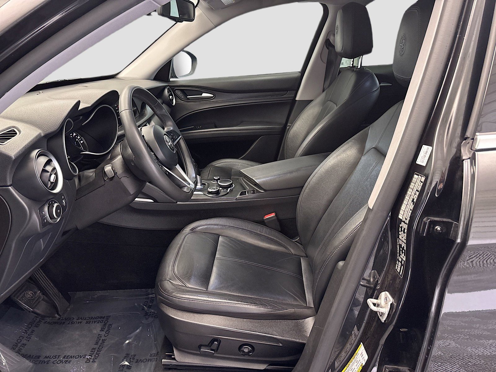 Used 2018 Alfa Romeo Stelvio AWD image 11