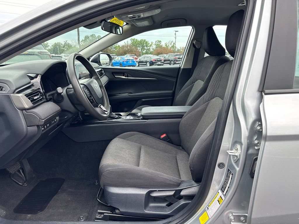 Used 2025 Toyota Camry LE FWD image 15