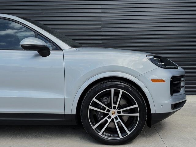 Used 2025 Porsche Cayenne Coupe AWD/4WD image 11