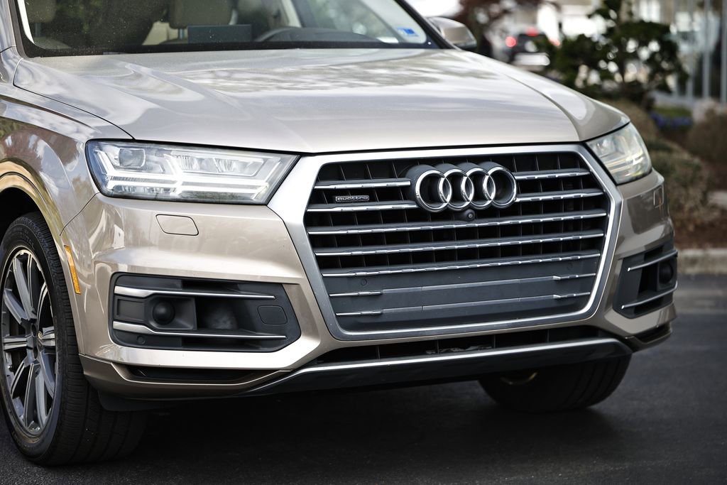 Used 2018 Audi Q7 3.0T Prestige image 2