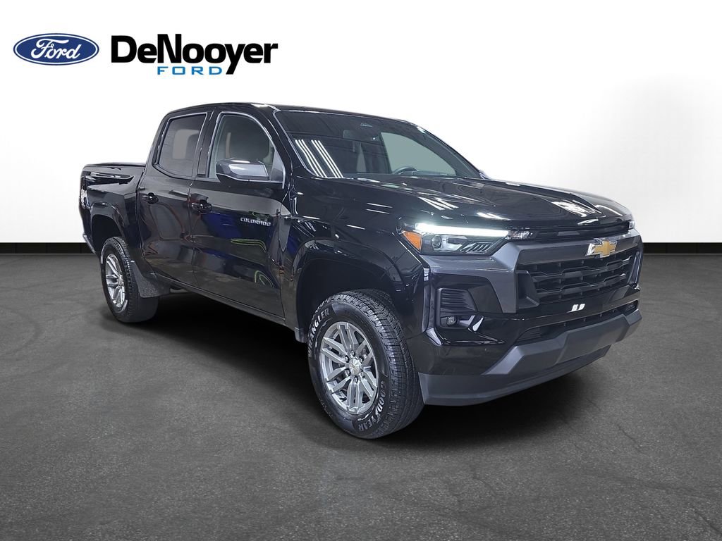 Used 2024 Chevrolet Colorado LT w/ LT Convenience Package III RWD image 4