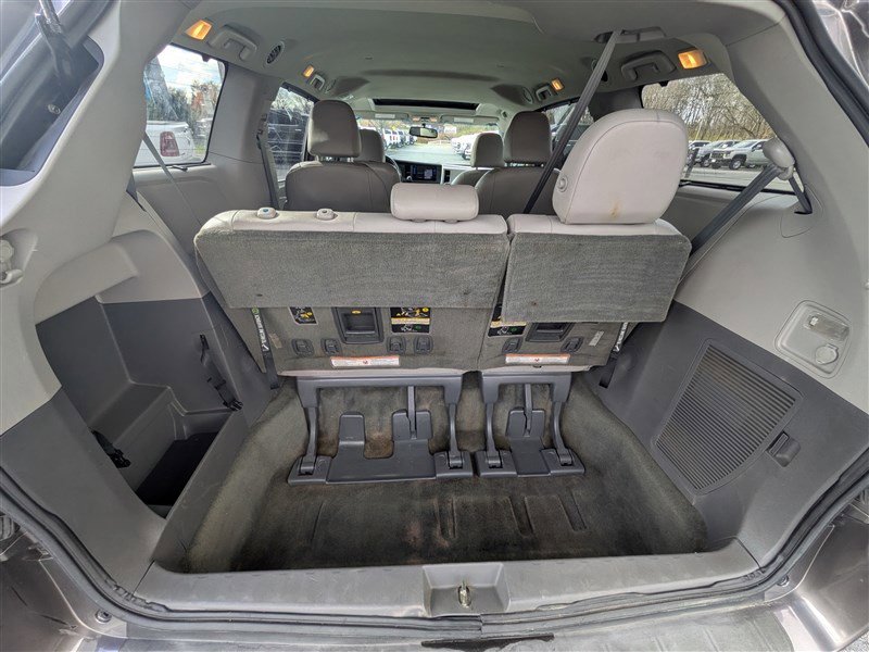 Used 2015 Toyota Sienna XLE w/ XLE Navigation Package image 15