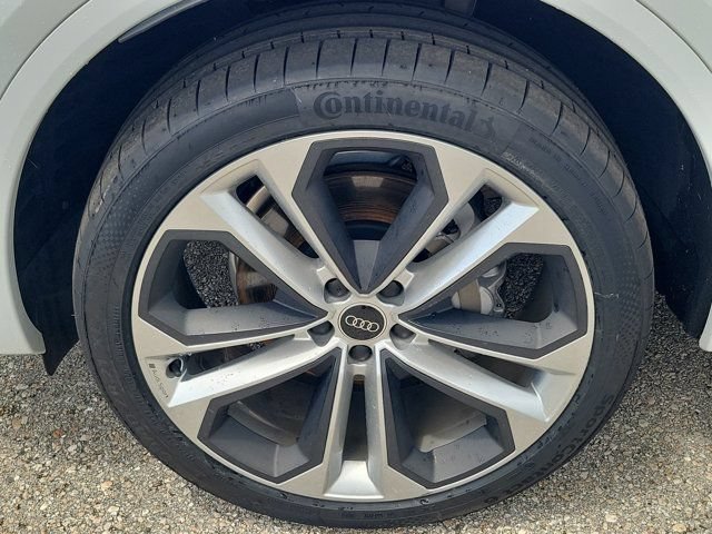 Certified 2023 Audi Q5 2.0T Prestige AWD/4WD image 9