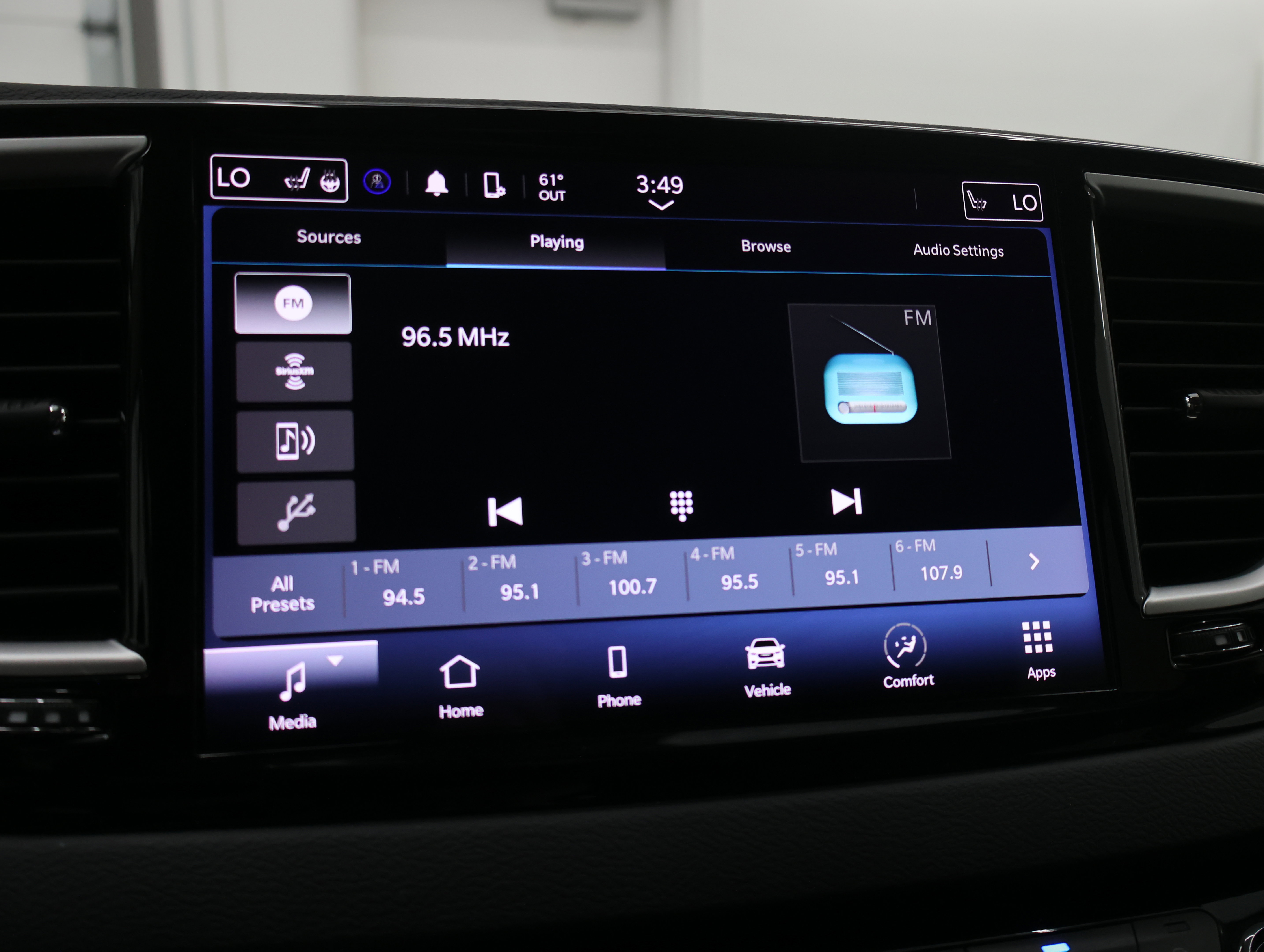Used 2024 Chrysler Pacifica Touring-L FWD image 12