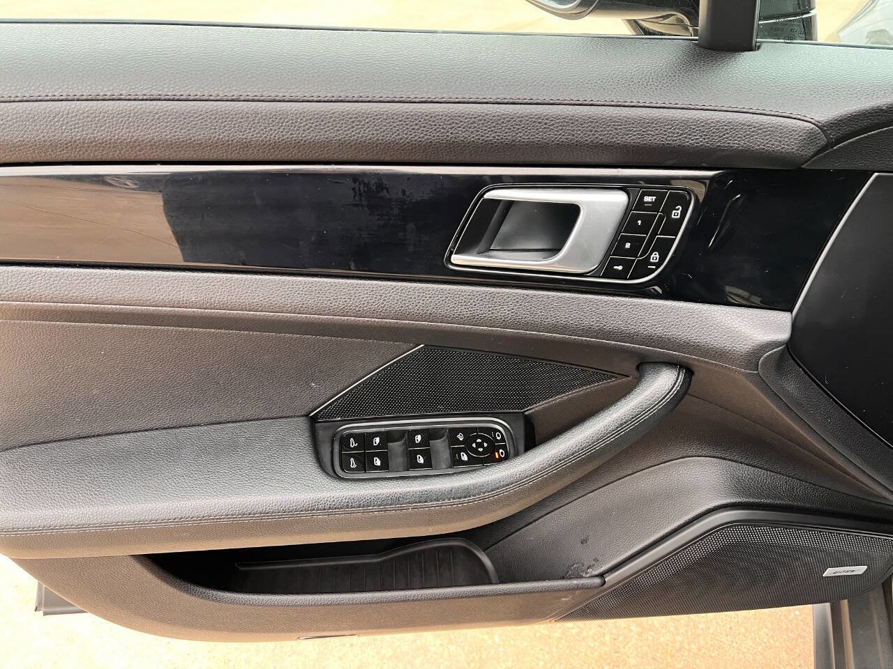 Used 2019 Porsche Panamera 4 image 8